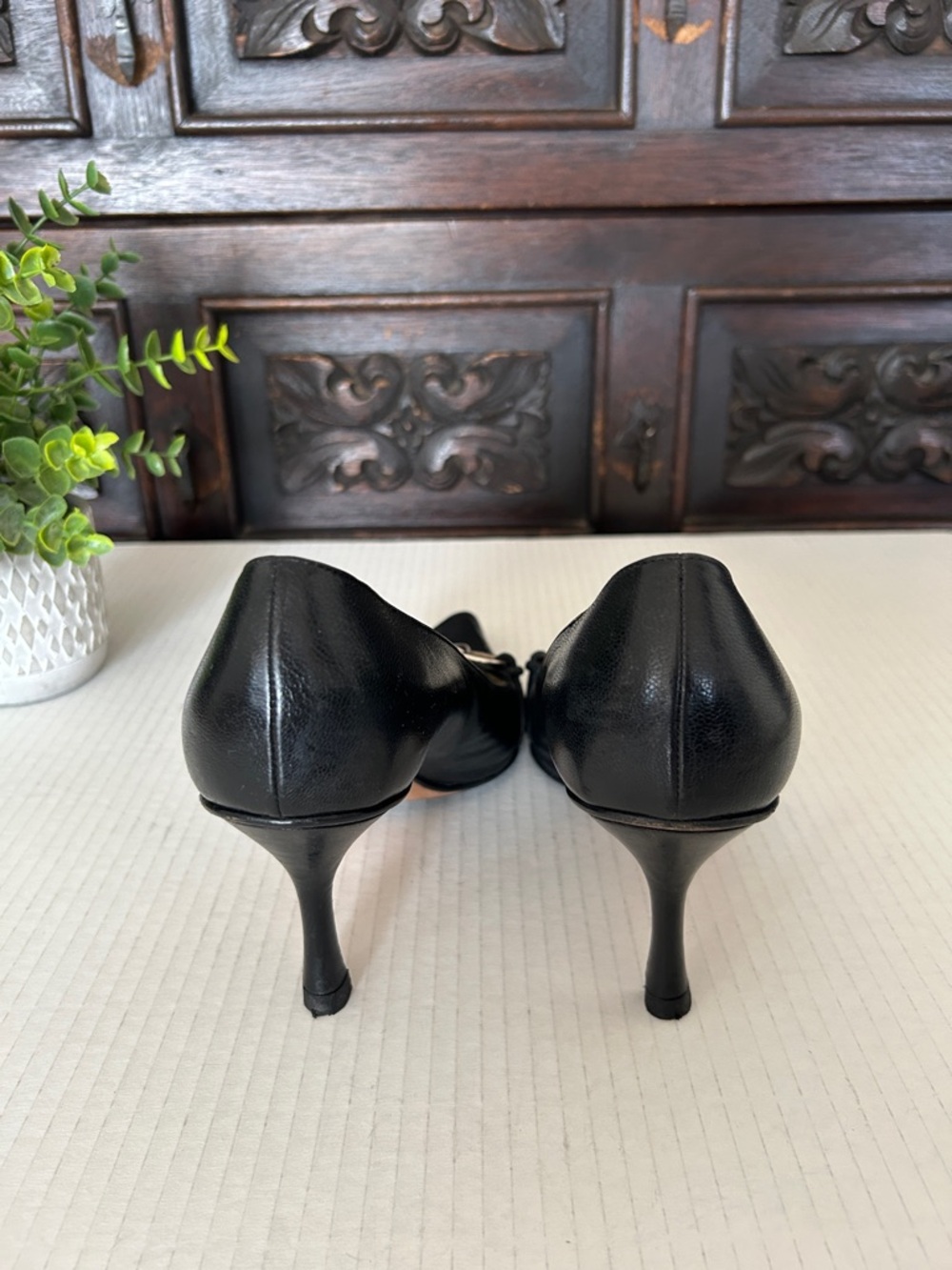 Gucci Black Leather Pointed-Toe Pumps with Silver Horsebit - Picture 7 of 12